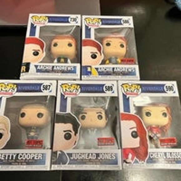 Riverdale Set of 5 Funko Pops Archie, Jughead, Betty and Cheryl - Picture 2 of 6